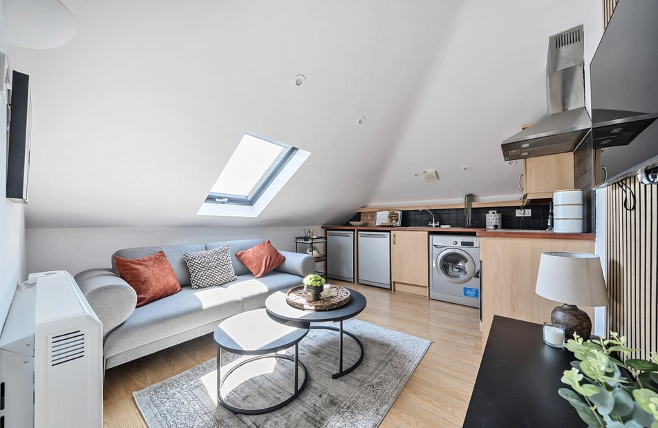 Thornbury Avenue, Shirley, Southampton, Hampshire, SO15 - Charters