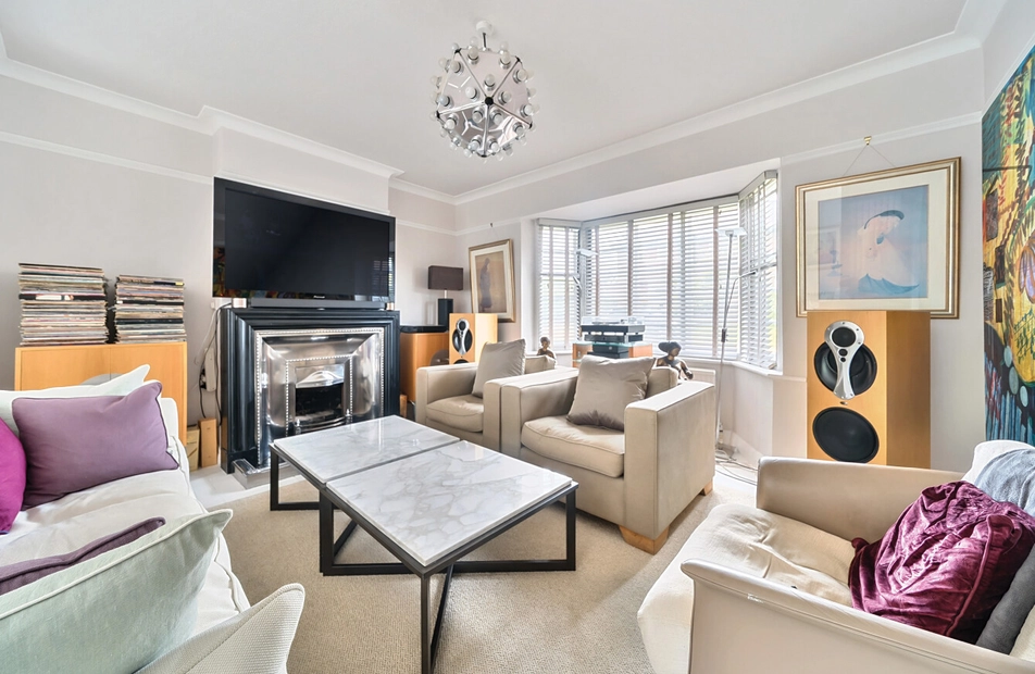 Field Close, Bassett Green, Southampton, Hampshire, SO16 - Charters