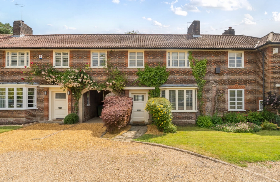 Field Close, Bassett Green, Southampton, Hampshire, SO16 - Charters