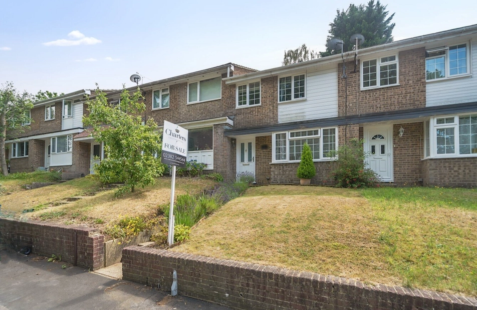 Oakwood Drive, Lordswood, Southampton, Hampshire, SO16 - Charters