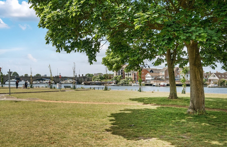 Manor Farm Road, Bitterne Park, Southampton, Hampshire, SO18 - Charters