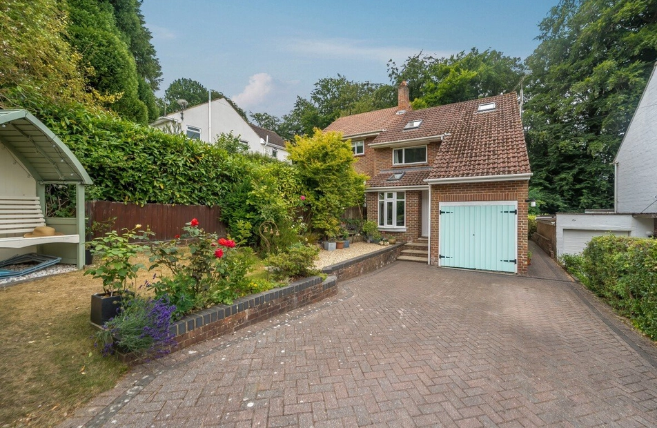 Bassett Row, Bassett, Southampton, Hampshire, SO16 - Charters