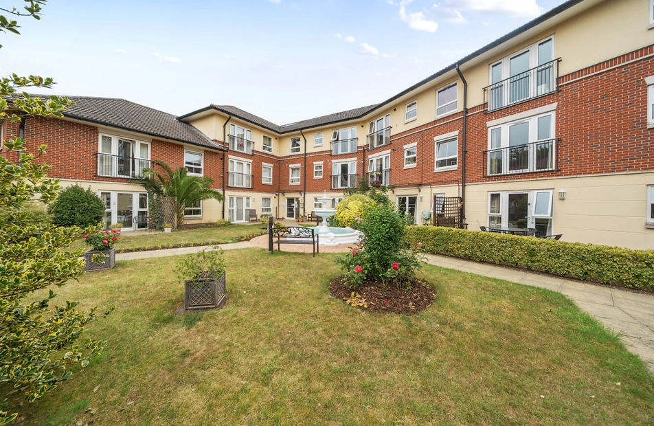 Rollesbrook Gardens, Southampton, Hampshire, SO15 - Charters