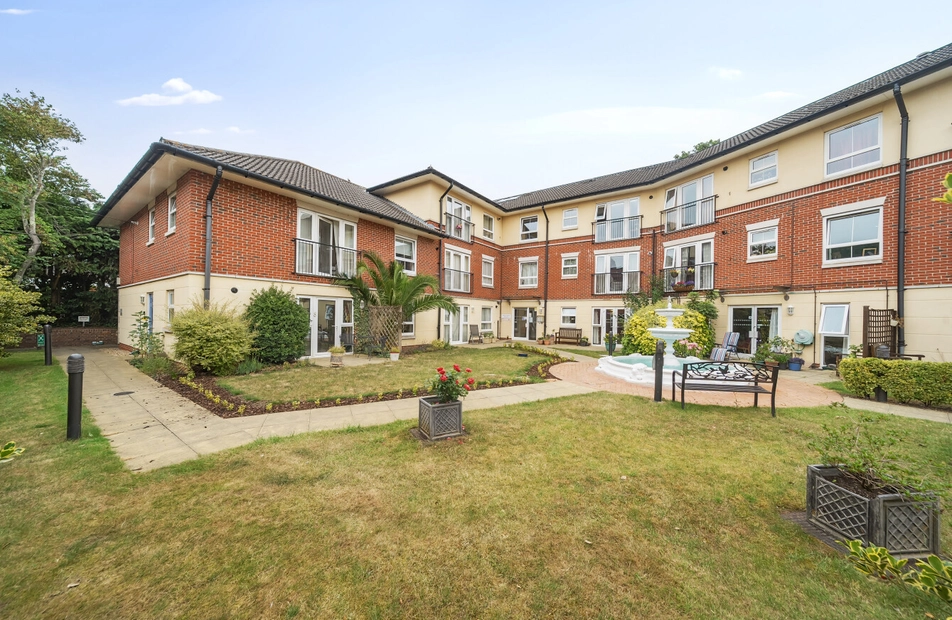 Rollesbrook Gardens, Southampton, Hampshire, SO15 - Charters