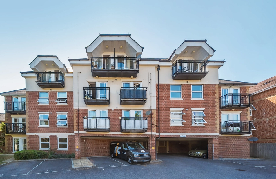 Hill Lane, Upper Shirley, Southampton, SO15 - Charters