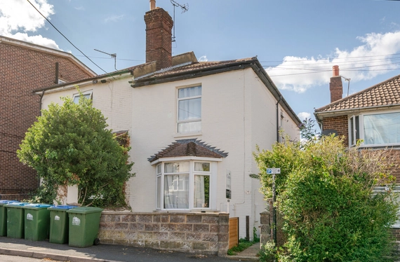 Southcliff Road, Inner Avenue, Southampton, Hampshire, SO14 - Charters