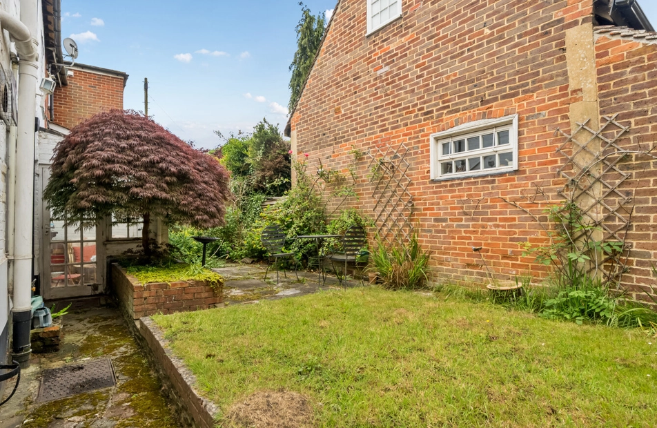 High Street, Twyford, Winchester, SO21 - Charters