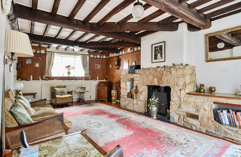 High Street, Twyford, Winchester, SO21 - Charters