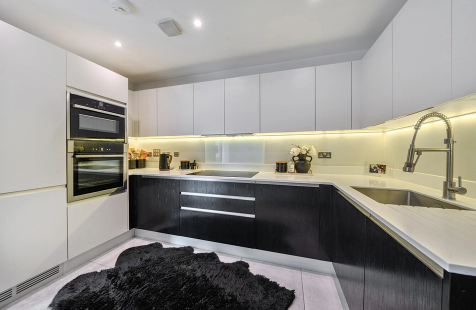 Station Drive, Sutton Scotney, Winchester, Hampshire, SO21 - Charters