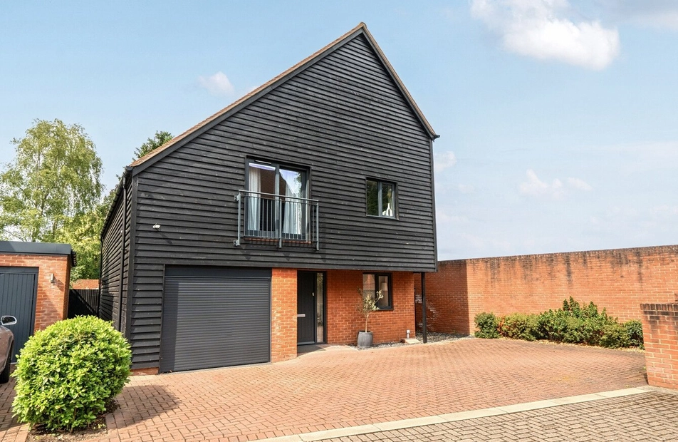 Station Drive, Sutton Scotney, Winchester, Hampshire, SO21 - Charters