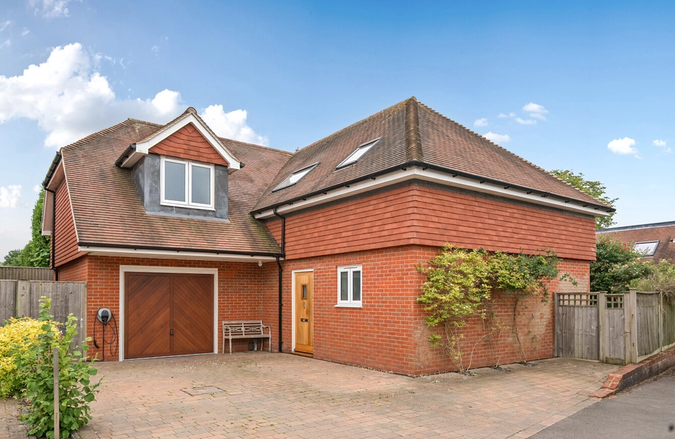 Vigus Close, Winchester, Hampshire, SO23 - Charters
