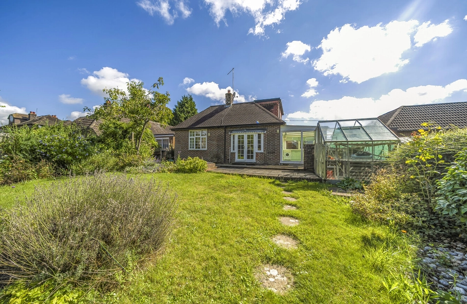 Highfield Avenue, Twyford, Winchester, Hampshire, SO21 - Charters