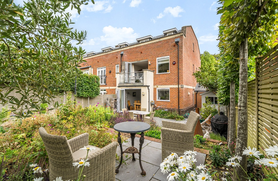 Fraser Gardens, Winchester, Hampshire, SO22 - Charters