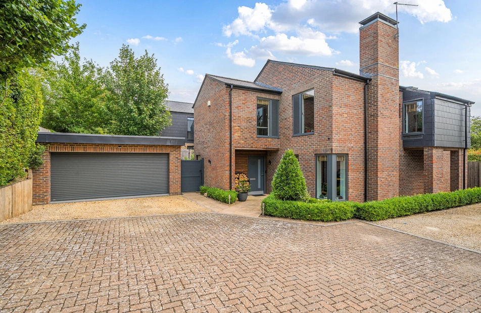 Complin Place, Winchester, Hampshire, SO22 - Charters
