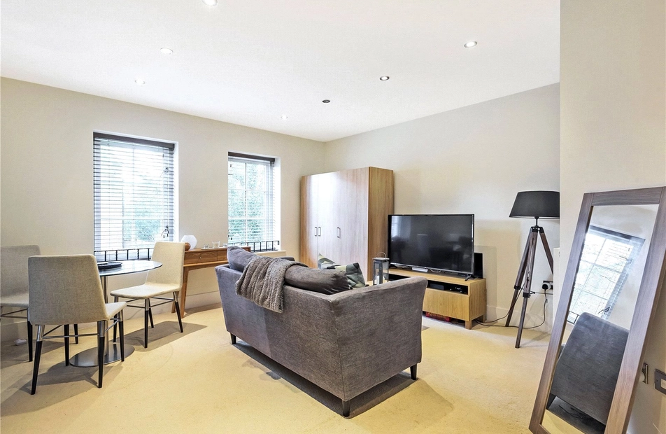 Chilbolton Avenue, Winchester, Hampshire, SO22 - Charters