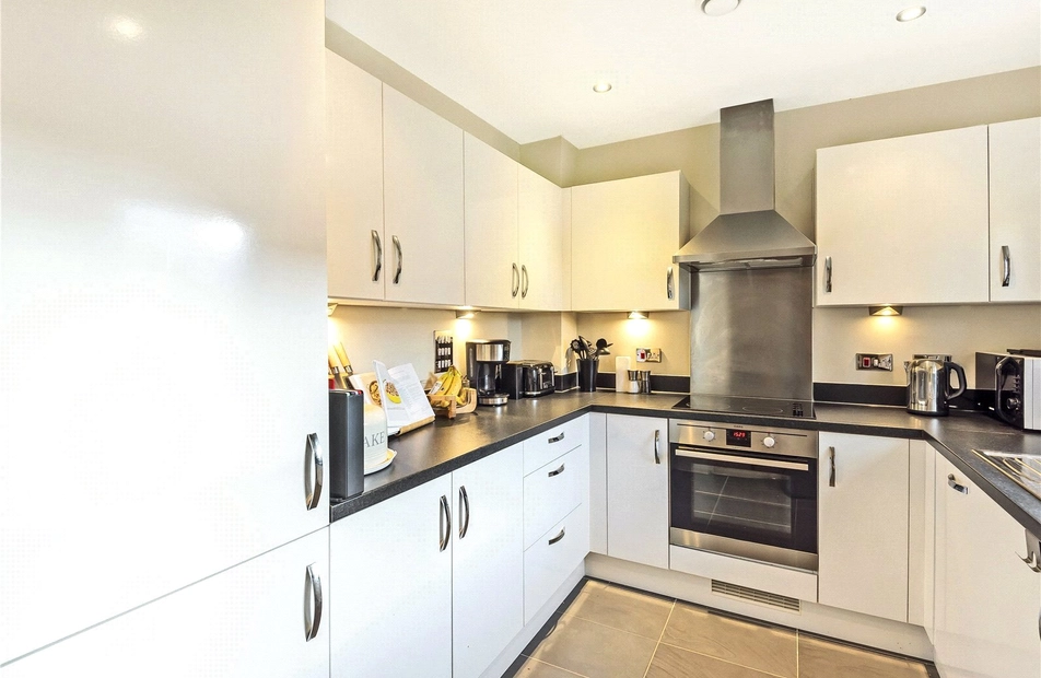 Chilbolton Avenue, Winchester, Hampshire, SO22 - Charters