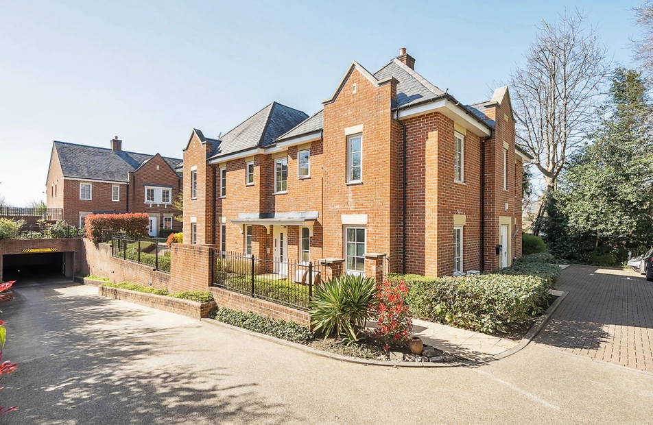 Chilbolton Avenue, Winchester, Hampshire, SO22 - Charters
