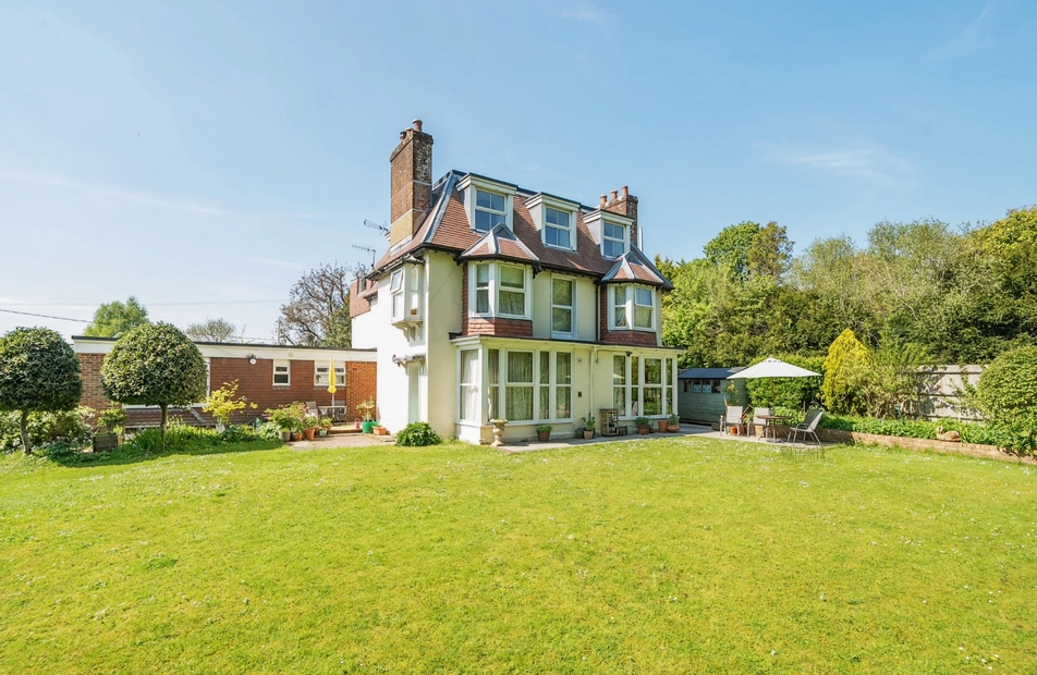 Taylors Corner, Headbourne Worthy, Winchester, Hampshire, SO23 - Charters