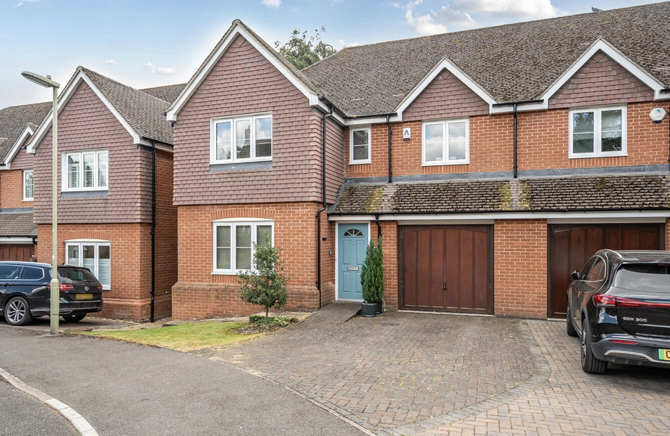 Downlands Way, South Wonston, Winchester, Hampshire, SO21 - Charters