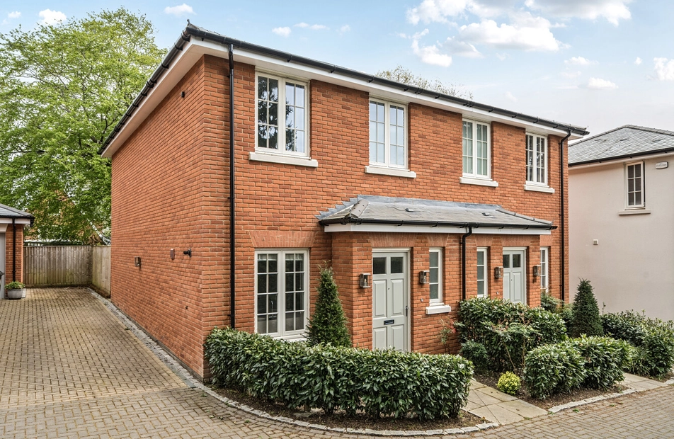 Appulby Gardens, Winchester, Hampshire, SO22 - Charters