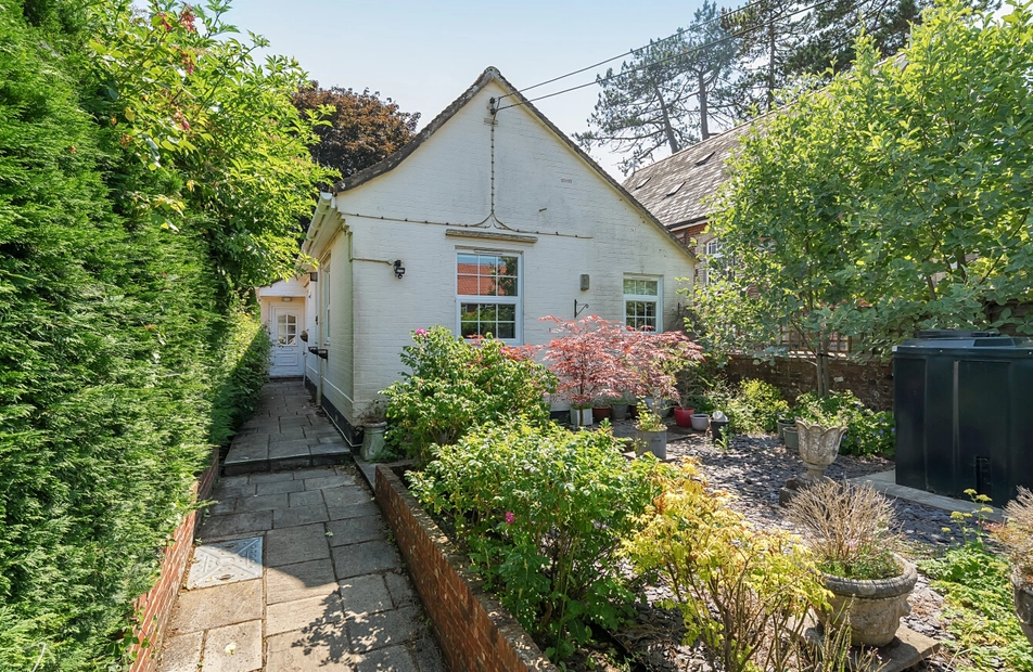 Stockbridge Road, Sutton Scotney, Winchester, Hampshire, SO21 - Charters