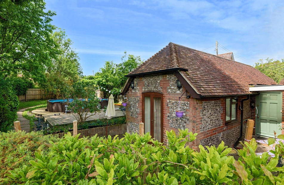 London Road, Kings Worthy, Winchester, Hampshire, SO23 - Charters