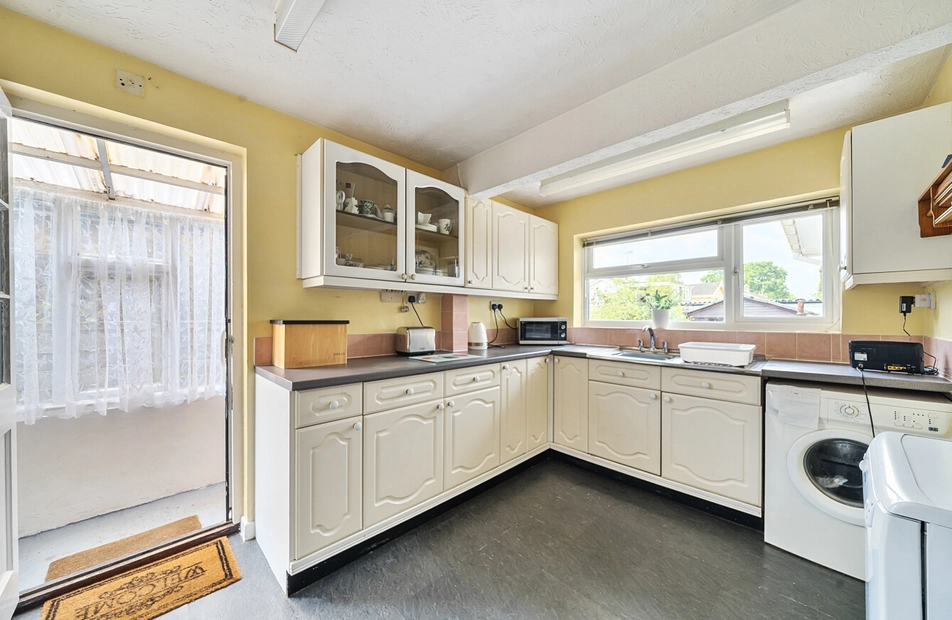 Kiln Green, Colden Common, Winchester, Hampshire, SO21 - Charters