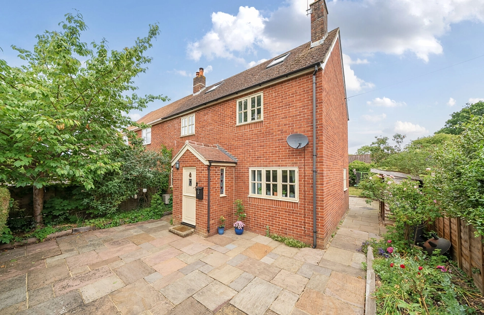 Moors Close, Colden Common, Winchester, Hampshire, SO21 - Charters