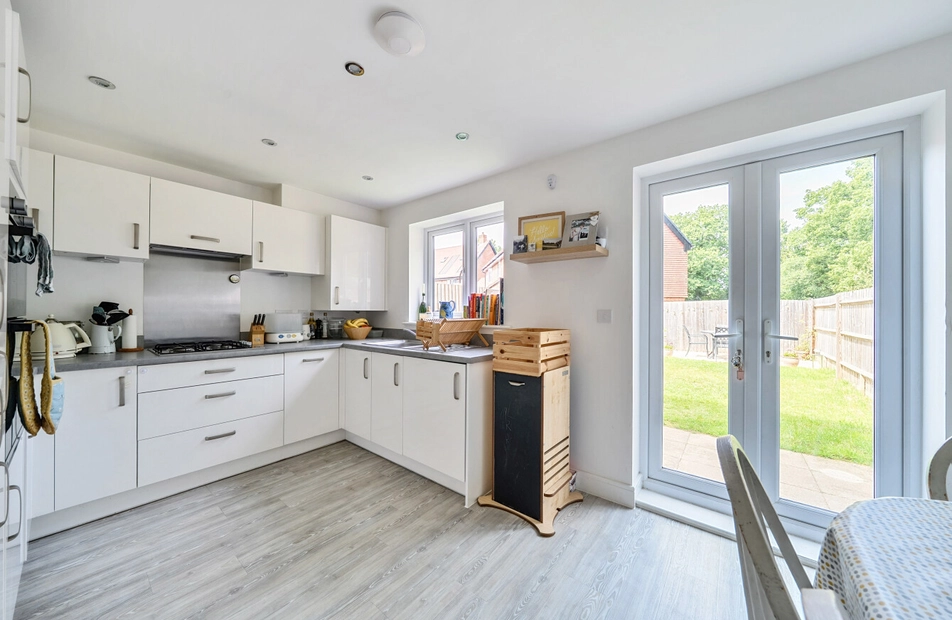 Badgers Bolt, Colden Common, Winchester, Hampshire, SO21 - Charters